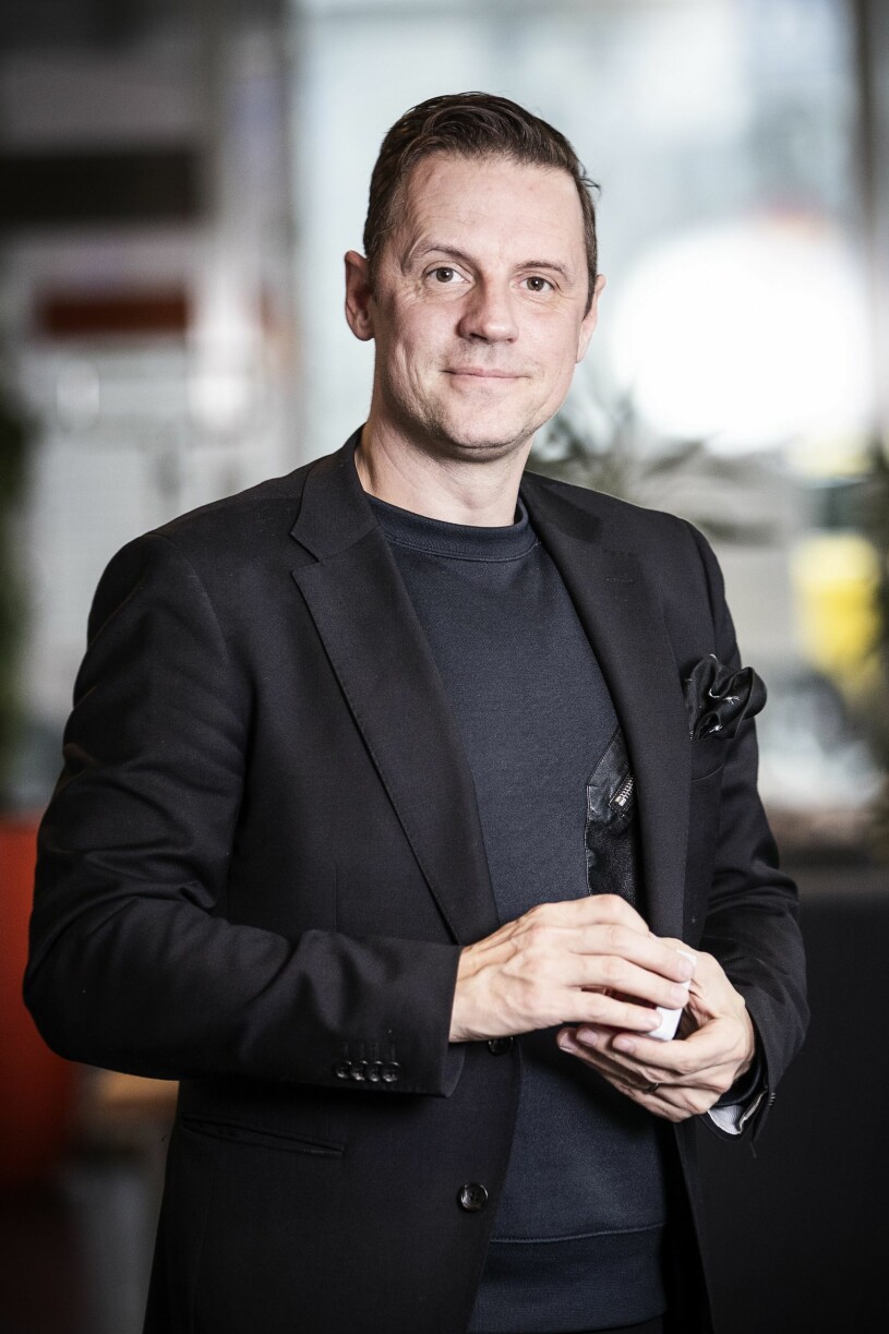 Stefan Odelberg gör succé som programledare i "Bingolotto". Nu har han och hustrun Berna Inceoglu gått skilda vägar efter fem år. Ett nytt liv väntar underhållaren.