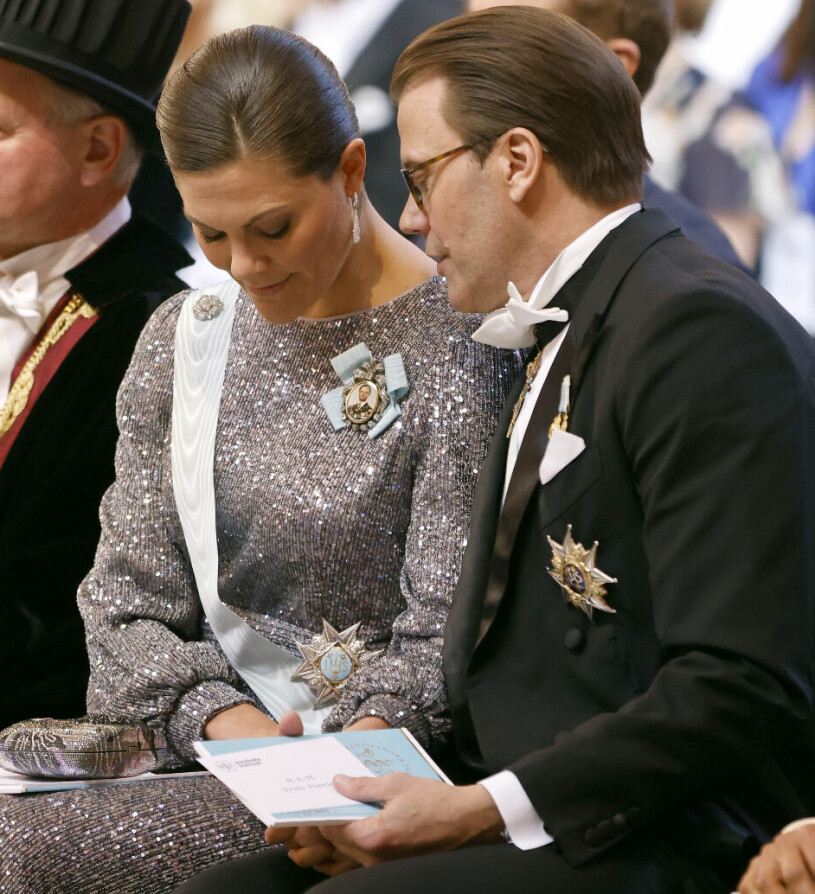 Ett ögonblick av ömhet. Kronprinsessan Victoria prins Daniel hedersdoktor