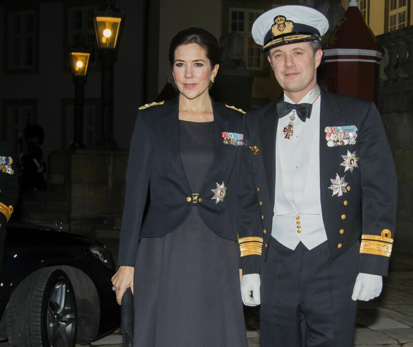 Kronprinsessan Mary i sin uniform, en bild från banketten 2019 när Frederik också var med. Kronprinsessan Mary Kronprins Frederik