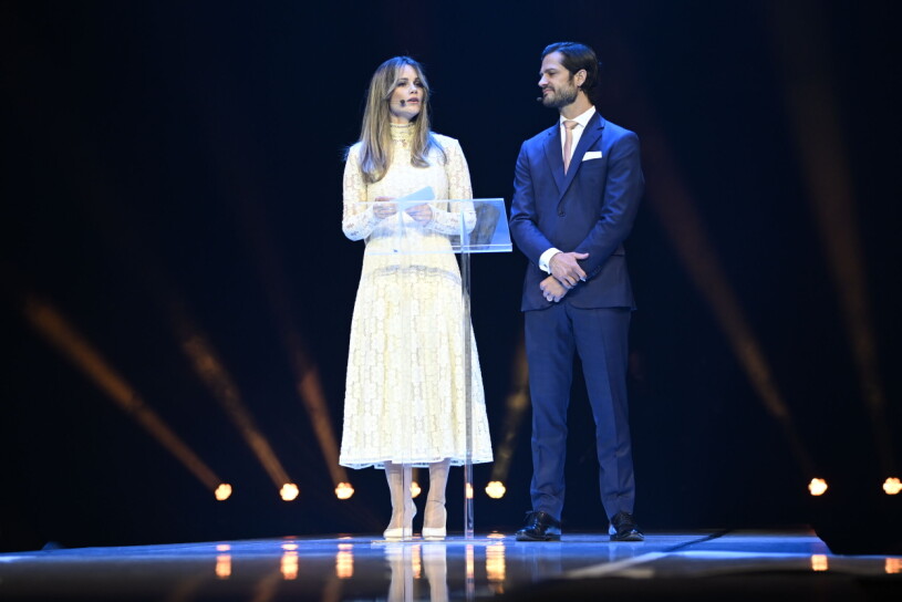 Prinsessan Sofia höll ett otroligt starkt och känslosamt tal i Avicii Arena. Prinsessan Sofia och prins Carl Philip på scenen under Catwalk live – En manifestation för allas rätt att skina på Avicii Arena. Glada Hudik-teatern, tillsammans med 9 000 elever, lärare och deltagare från dagliga verksamheter samt vuxna från näringslivet, håller en manifestation för allas rätt att skina. Manifestationen sker i samarbete med Tim Bergling Foundation.