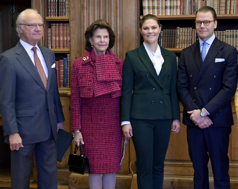Det är kärnan i Kungahuset – kungen, drottningen, kronprinsessan Victoria och prins Daniel – som närvarar vid minnesgudstjänsten på torsdag. Kungen Drottning Silvia Kronprinsessan Victoria Prins Daniel Kungafamiljen