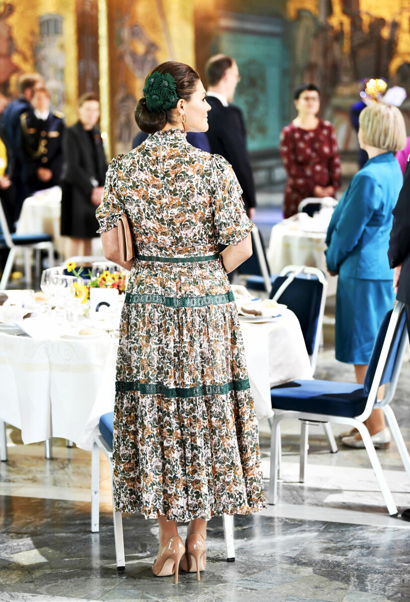 Kronprinsessan Victorias look: Sylvassa stilettos och den chica lilla blomstercoiffen i grönt. Kronprinsessan Victoria Stockholms stadshus lunch tyska statsbesöket