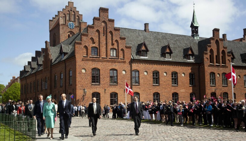 Herlufsholm är det danska svaret på svenska internatskolan Lundsberg. Danska internatskolan Herlufsholm