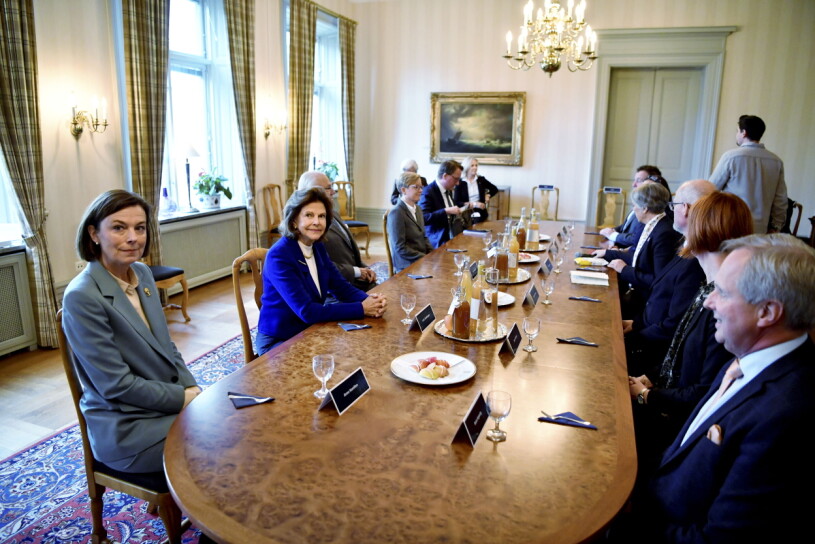 Anna Hamilton längst till vänster, bredvid sin chef drottning Silvia. Anna Hamilton Drottning Silvia Länsbesök Jönköping