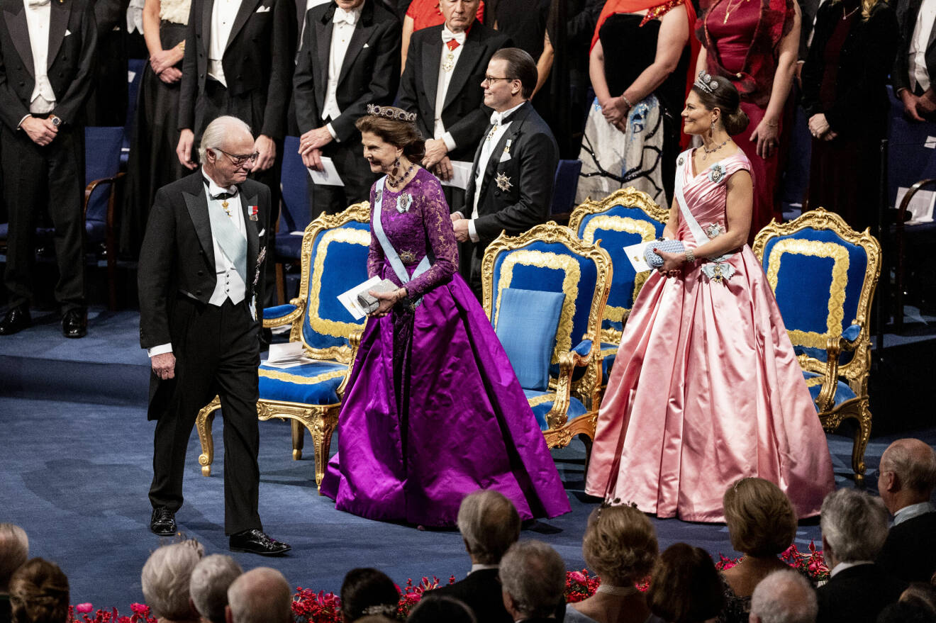 Kung Carl Gustaf, drottning Silvia, prins Daniel, kronprinsessan Victoria vid Nobelprisutdelningen i Konserthuset i Stockholm på lördagen.