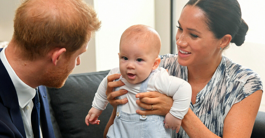 Prins Archie fyller år samma dag som kungens kröning. Foto: TT Prins Archie