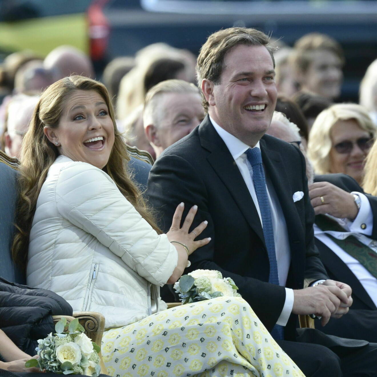 Prinsessan Madeleine och Chris O'Neill skrattar på Victoriadagen 2015