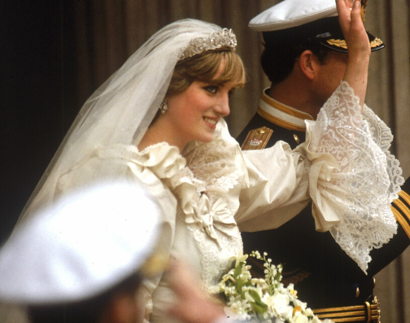Brudklänningen som blivit en symbol för prinsessan Diana. Prinsessan Diana Brudklänningen