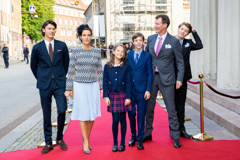 Prins Joachims och prinsessan Maries fyra barn förlorar sina kungliga titlar. Danska prinsfamiljen
