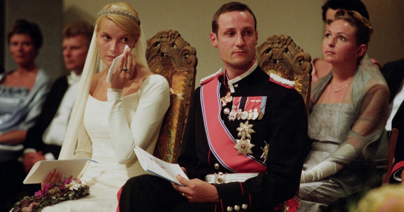 Kronprinsessan Mette-Marit, kronprins Haakon och Linda Tånevik på bröllopet