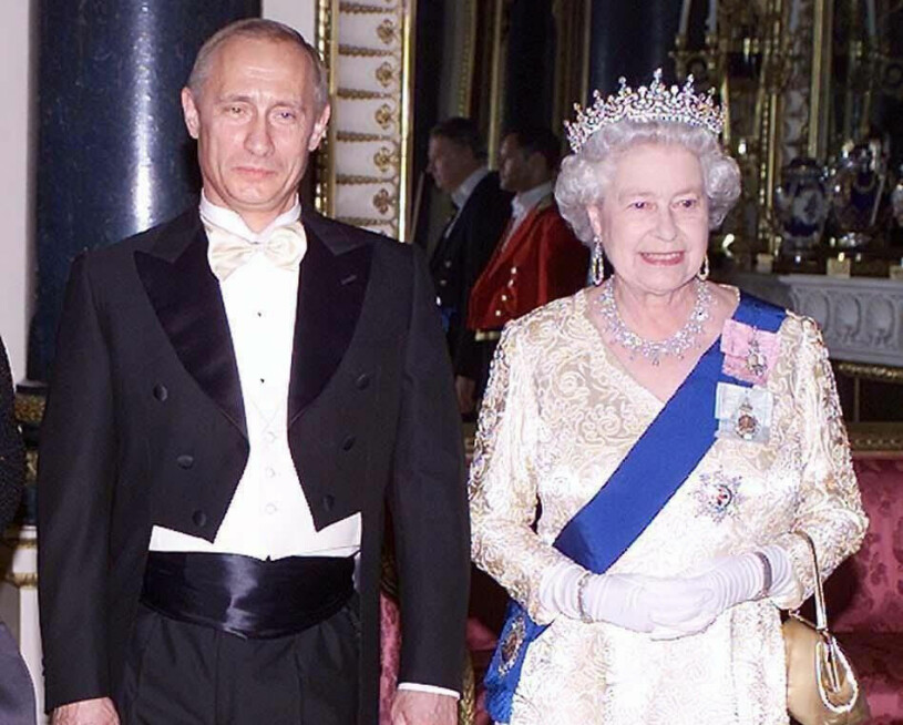 Drottning Elizabeth med Putin år 2003. Den gången var han den första ryska ledaren som avlagt statsbesök i Storbritannien på 129 år. Vladimir Putin Drottning Elizabeth