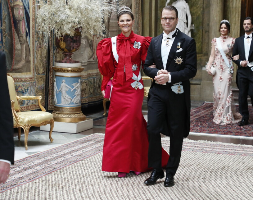Victoria i Pär Engshedens röda powerblåsa. De puffärmarna var inte att leka med... Kronprinsessan Victoria Pär Engsheden 2019