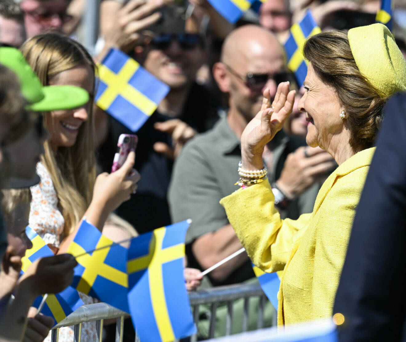 Nationaldagen 2023 i Strängnäs: Drottning Silvia i folkvimlet