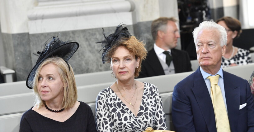 Chris lite äldre USA-systrar som han inte växte upp med; Karen och Annalisa O´Neill.