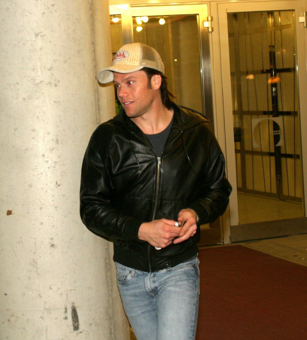 STOCKHOLM 040512<br>Daniel Westling Kronprinsessan Victorias pojkvän kom ut från Globen efter att ha sett Britney Spears.<br>kod: 76216 COPYRIGHT SCANPIX SWEDEN Så här såg Daniel ut 2004 – det är som att se en helt annan människa!