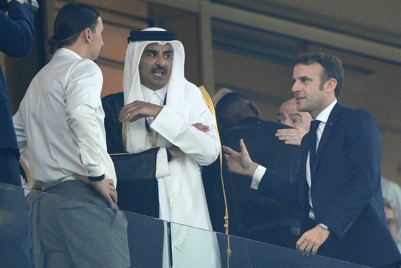 Zlatan pratade med franske presidenten Emmanuel Macron och qatariske emiren Shejk Tamim Bin Hamad Al Thani innan matchen.