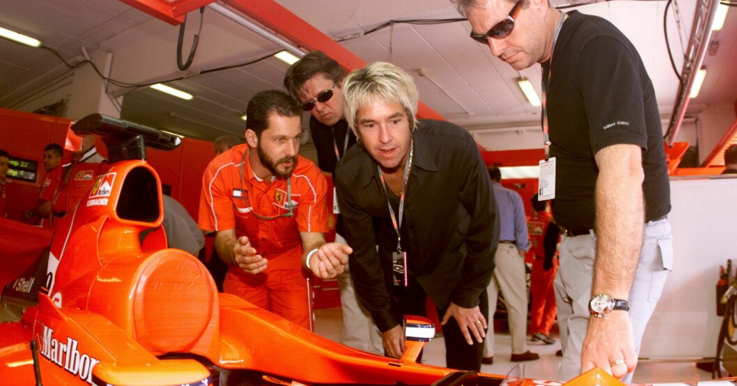 Per Gessles intresse för Ferraribilar går långt tillbaka, här är han med Michael Schumachers bil under spanska Grand Prix:en år 2000.
