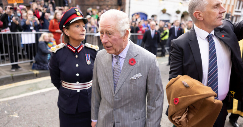 En paff Charles. Teamet fick försäkra kungen om att han var trygg. Foto: TT/
