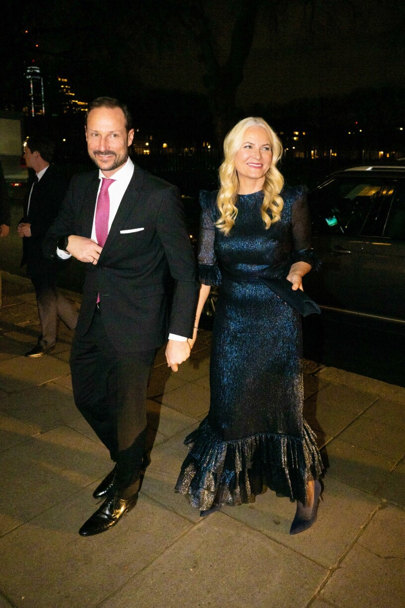 Kronprinsparet anlände hand i hand! Kronprins Haakon och kronprinsessan Mette-Marit på statsbesök i London