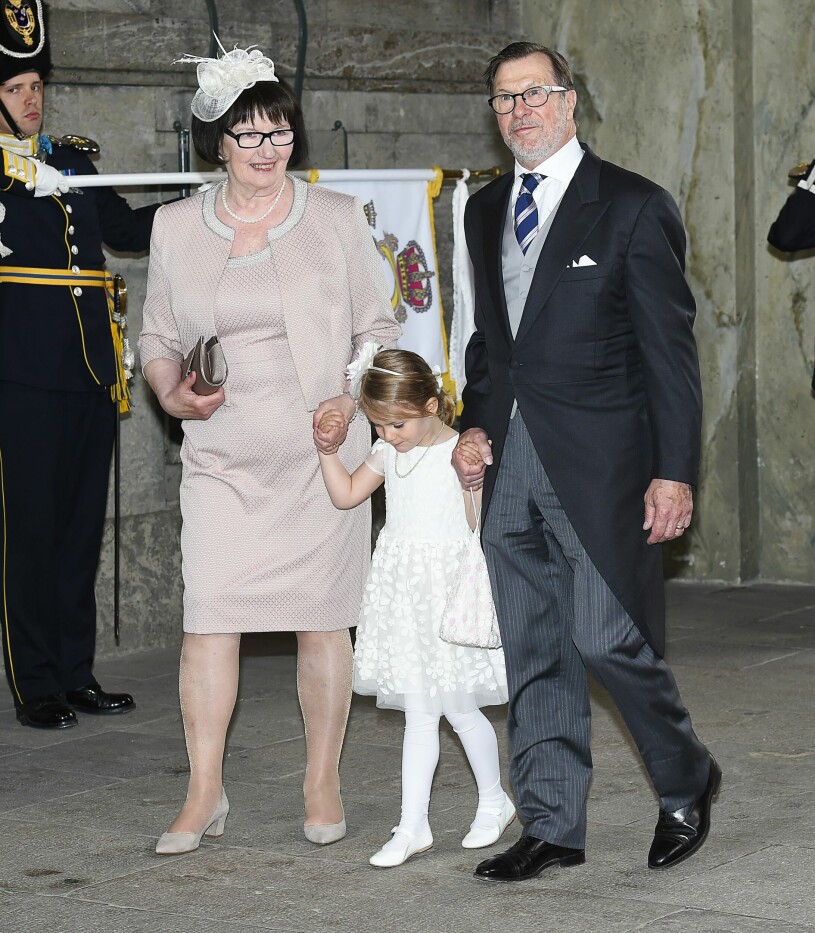 Vilken lycka för Estelle, att få hänga massor med farmor och farfar! Ewa Westling, princess Estelle, Olle Westling Prince Oscars christening, Royal Chapel, Royal Palace, Stockholm, 2016