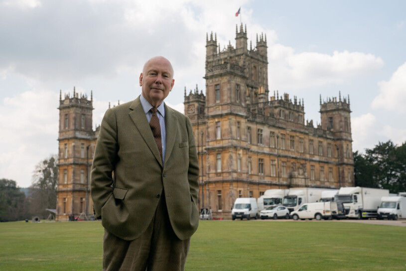 Julian Fellowes och drottning Elizabeth delade kärleken till Micky. Julian Fellowes framför Downtown Abbey