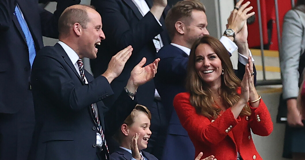 Lyckan var total! Prins William, prins George och hertiginnan Kate såg matchen på plats i London. kate william