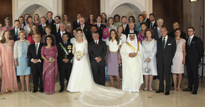 Kronprinsessan Victoria och Daniel (längst till höger) på prins Rashids bröllop, 2011. Prins Rashids bröllop