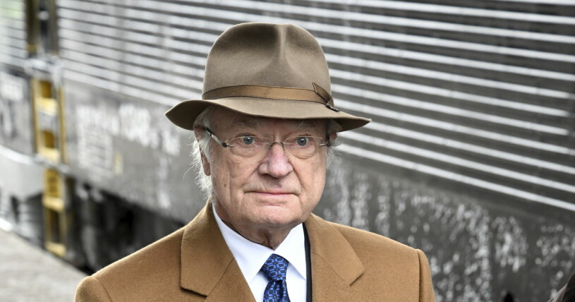 Kungen gör sitt första offentliga framträdande sedan han genomgick en operation med titthålsteknik i hjärteområdet. Kung Carl Gustaf