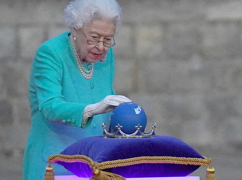 Drottning Elizabeth i direktsänd tv i går kväll – trots krämporna. Drottning Elizabeth 70 år på tronen