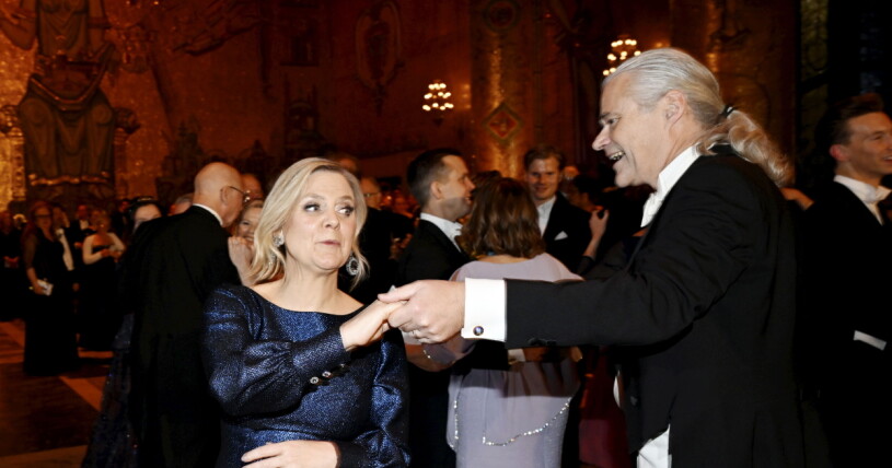 Paret rörde sig livfullt och glatt under dansen. Magdalena Andersson och Richard Friberg dansar på Nobelfesten