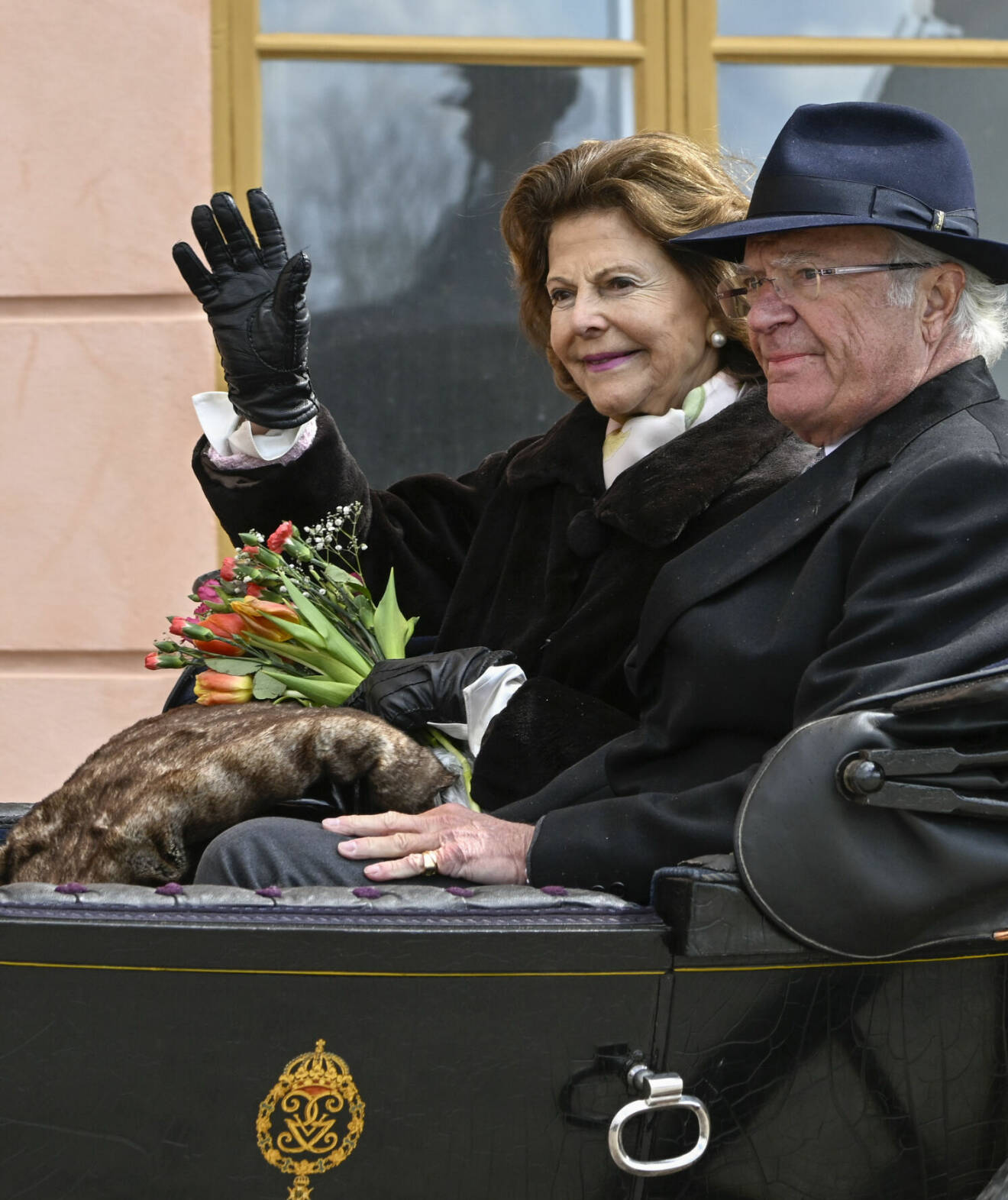 Hästkortege med Kung Carl Gustaf och drottning Silvia från S:t Eriks torg till Uppsala slott under besöket i Uppsala län. Under året reser kungaparet till 21 län med anledning av kungens 50-årsjubileum på tronen.