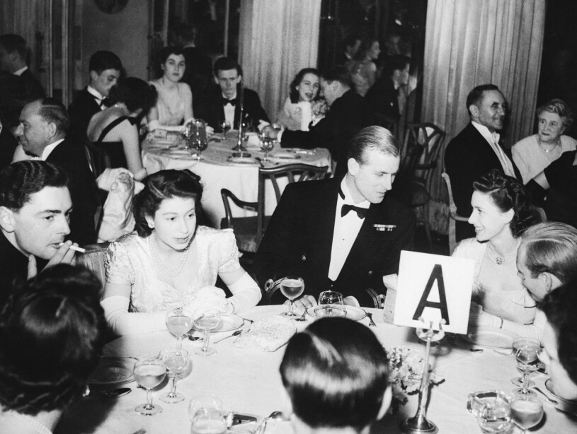 Michael Parker (till vänster) var prins Philips bäste vän och privatsekreterare,, men offrades för att rädda prinsens rykte. Här ses de båda med drottning Elizabeth och systern Margaret.