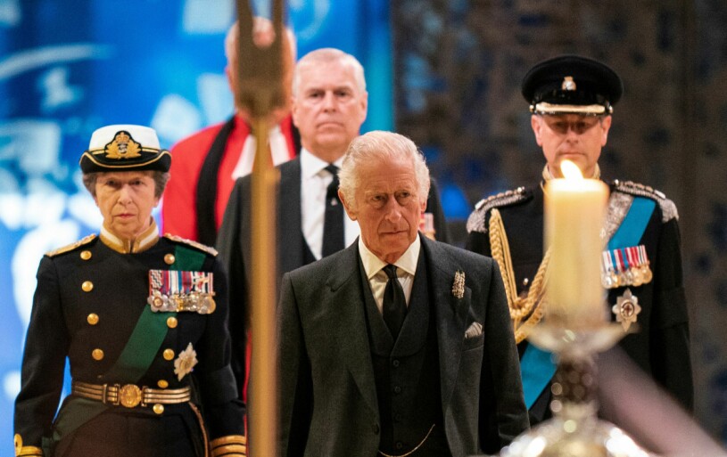 Drottning Elizabeths fyra barn: Prinsessan Anne, 72, prins Andrew, 62, prins Charles, 73, och prins Edward, 58. Drottning Elizabeths fyra barn: Prinsessan Anne, prins Andres, prins Charles och prins Edward.