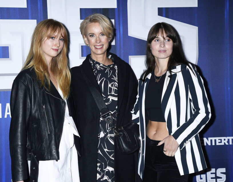 Jenny med dottern Mika och Niklas dotter Maja på premiären av GES show "Stanna världen en stund" på Cirkus i Stockholm hösten 2021. Mika Östergren, Jenny Strömstedt, Maja Strömstedt Vimmel på nypremiären av GES show "Stanna världen en stund" på Cirkus i Stockholm
