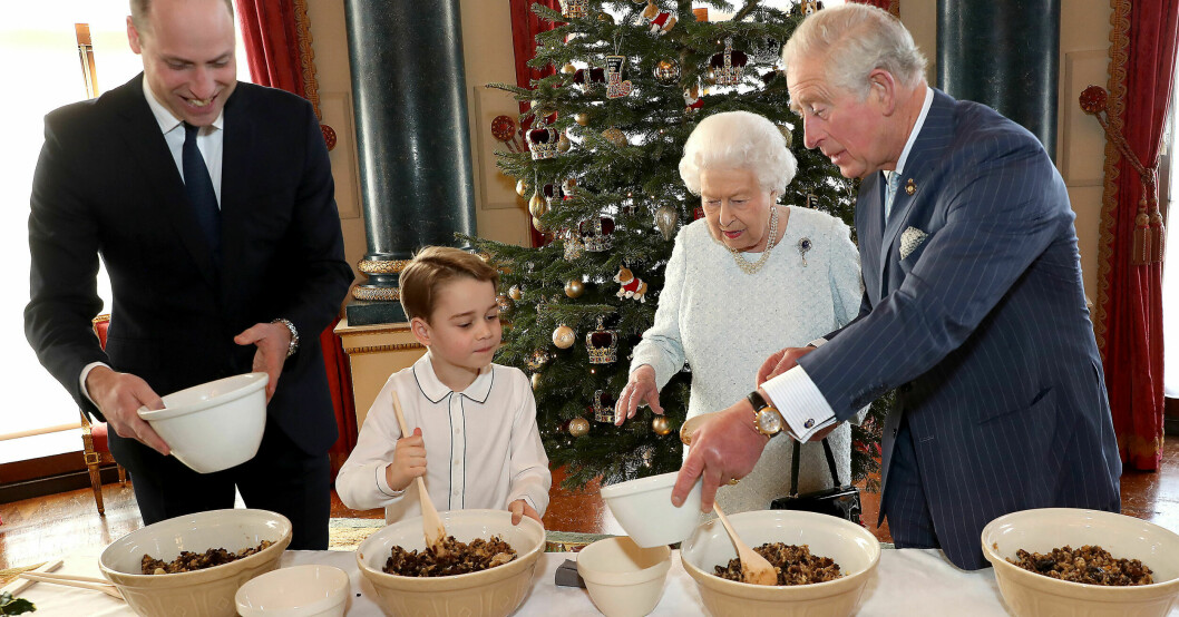Brittiska kungafamiljen julen 2020. Prins William, prins George, drottning Elizabeth och prins Charles julen 2020.