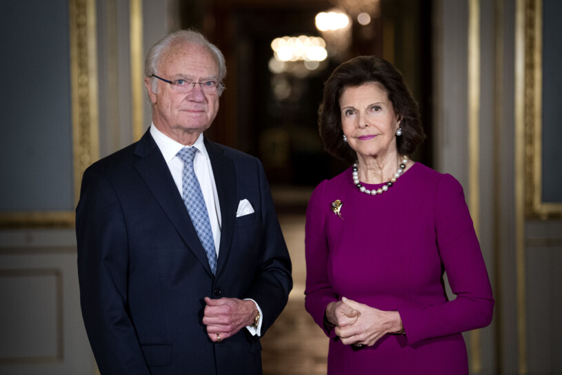 Kungen och Silvia skickade en hälsning till Nobelpristagarna. Foto: Pontus Lundahl/TT Kungen och Silvia på Nobel 2020