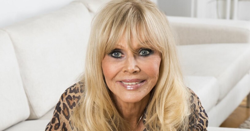 Nu för tiden är Britt Ekland emot skönhetsingrepp. Britt Ekland ler