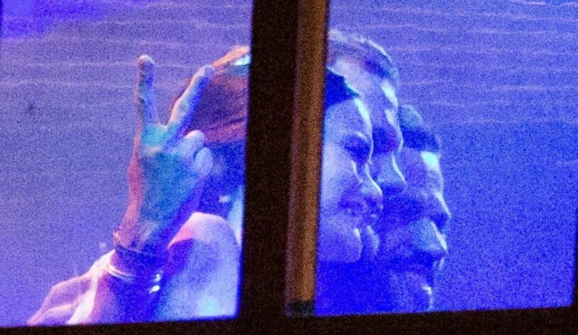 Sofia och Carl Philip tillsammans med Avicii under bröllopsfesten på Stockholms slott i juni 2015. Prinsessan Sofia och prins Carl Philip med Tim Avicii Bergling