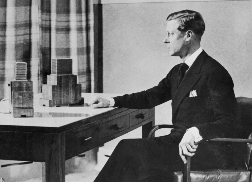Kung Edvard talar i radio.