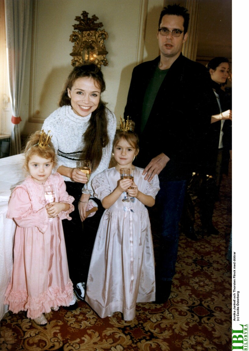 Annika Jankell och Thorsten Flinck med döttrarna Felice och Happy Jankell.