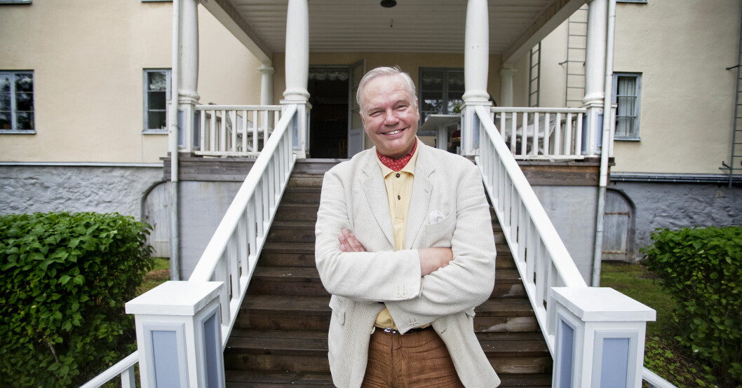 Carl Jan utanför sitt livsverk Saxnäs Bruk. Carl Jan Granqvist