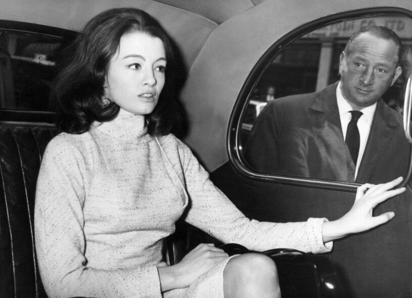 Eskortflickan Christine Keeler, en av huvudpersonerna i Profumoskandalen, där även prins Philip var inblandad. I alla fall om man ska tro The Crown.