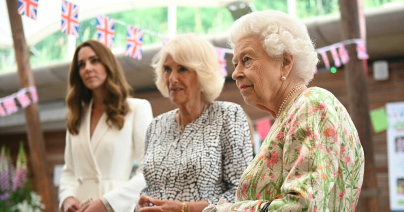När prins Charles blir kung vill drottning Elizabeth att Camilla blir drottning. Kate Middleton, hertiginnan Camilla och drottning Elizabeth