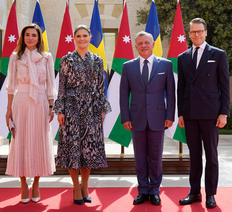Drottning Rania och Kung Abdullah med kronprinsessparet i Jordanien. Drottning Rania, kronprinsessan Victoria, kung Abdullah och prins Daniel