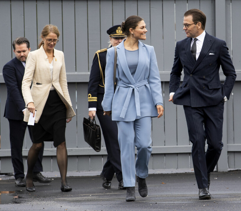 Kronprinsessparet med sitt följe från hovet. Kronprinsessan Victoria Prins Daniel Hovet Johan Tegel hovmarskalk Lena Bartholdson Adjutant