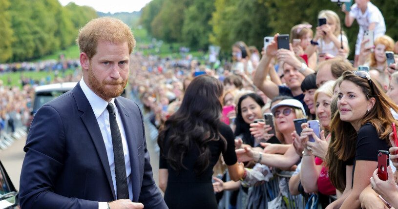 Prins Harry kom för sent och hann inte ta ett sista farväl av drottning Elizabeth. Prins Harry