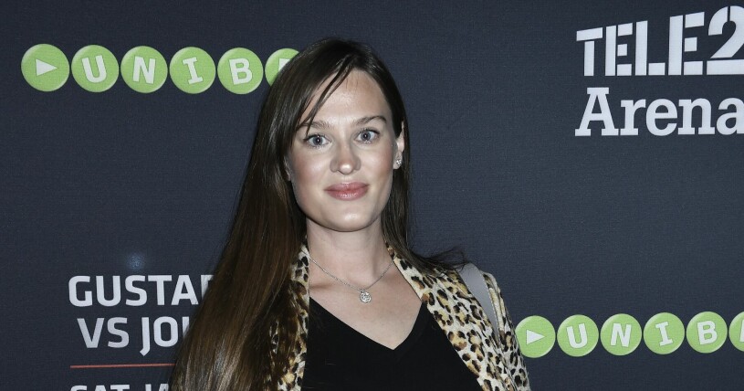 Sofia Ek var med i dokusåpan <span class=" italic" data-lab-italic_desktop="italic">Svenska flickor</span> 2004.