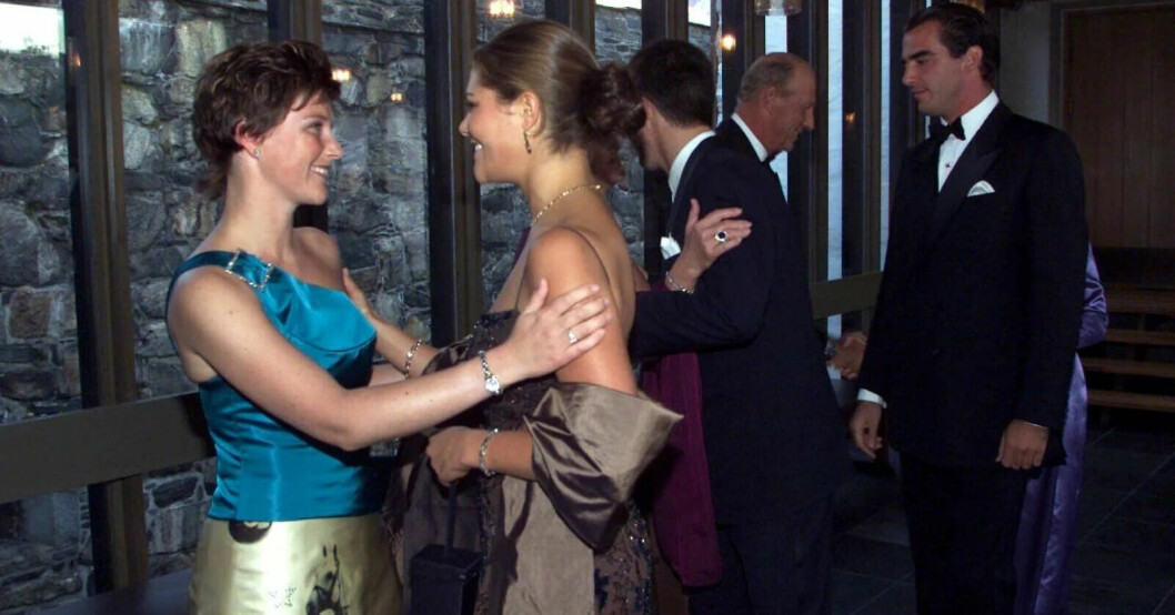 Prinsessan Märtha Louise var såklart med och firade kronprinsessan Victorias 30-årsdag. Prinsessan Märtha Louise och kronprinsessan Victoria på Victorias 30-årsdag