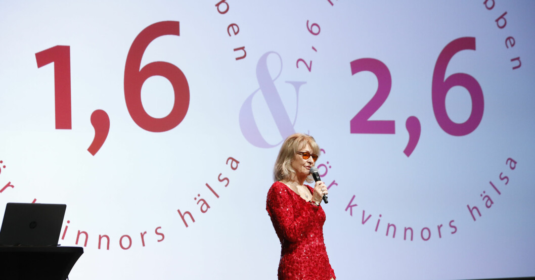 Alexandra Charles brinner för sitt arbete med o 1,6 & 2,6 miljonerklubben.