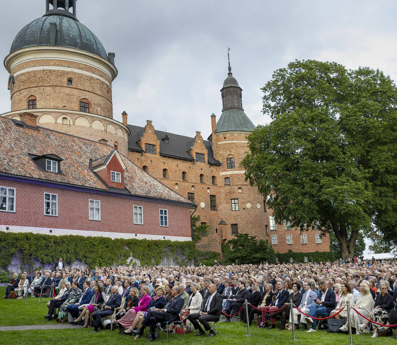 Konsert på Gripsholms slott för att fira Gustav Vasa 500 år – kungen och drottning Silvia i publiken